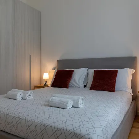 Apartment Casa 500 Family & Friends - M3 10 Minutes To Duomo *